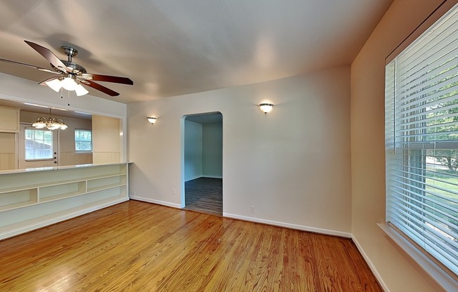 1002 NOBLE AVE
