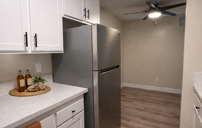 1 bed, 1 bath, 714 sqft, $1,595, Unit 060
