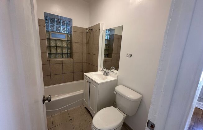 2 beds, 1 bath, $1,450, Unit 4906 #3E