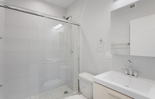 2 beds, 2 baths, 646 sqft, $2,200, Unit 1550-1C