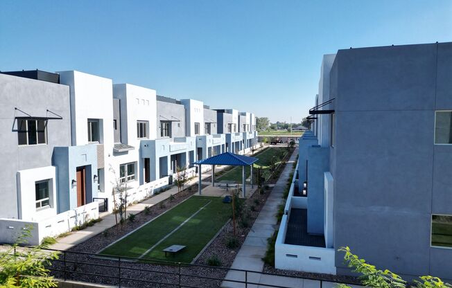 3 beds, 2.5 baths, $2,195, Unit # 22