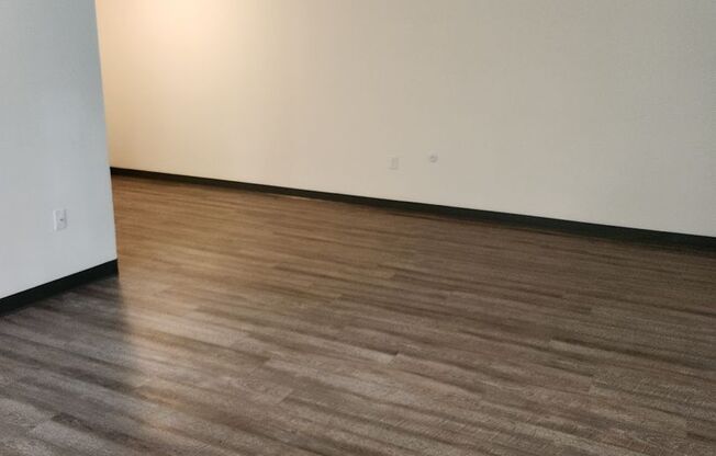 2 beds, 1 bath, 859 sqft, $1,450, Unit GL46005