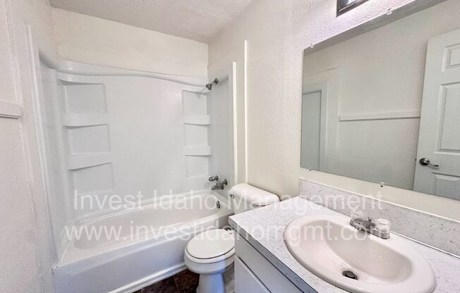 2 beds, 1 bath, 800 sqft, $1,195, Unit C