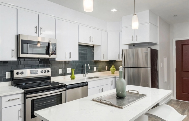 Studio, 1 bath, 387 sqft, $2,400, Unit 608