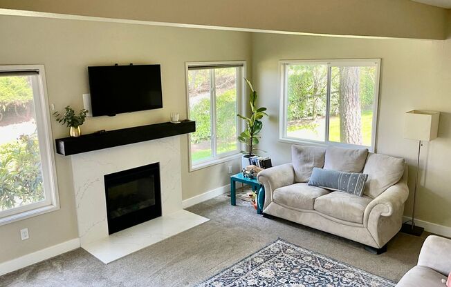 Beautifully Updated Mt. Park Condo Located in Lake Oswego is A Must See!