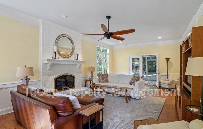 2113 HAMRICK DR
