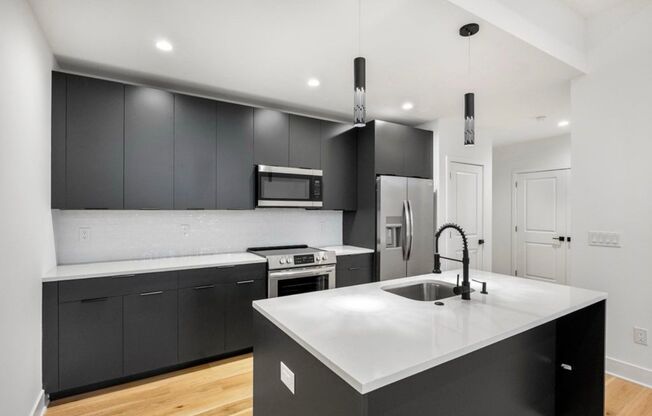 Stylish 2-Bed, 2-Bath Condo with Private Roof Deck in Passyunk Square