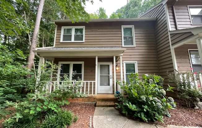 Cute end-unit 2 Bedroom Townhome in Cary