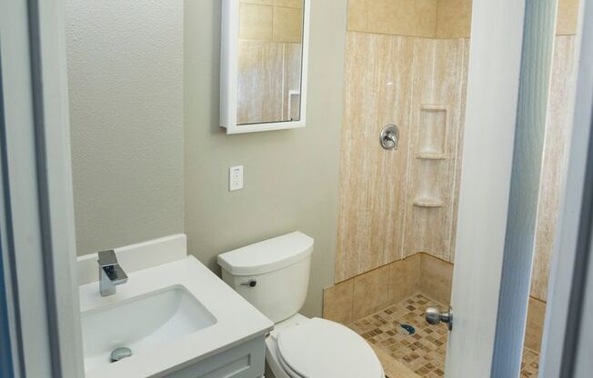 3 beds, 2 baths, $1,650, Unit 3/2