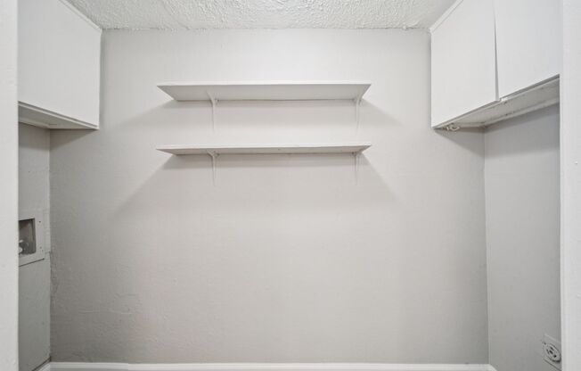 3 beds, 2 baths, 1,300 sqft, $1,239, Unit 83001