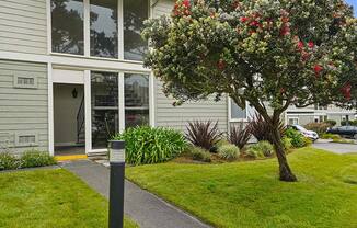 Green Space Walking Trails at Fairmont Apartments, California, 94044