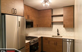 512 W Wrightwood Ave