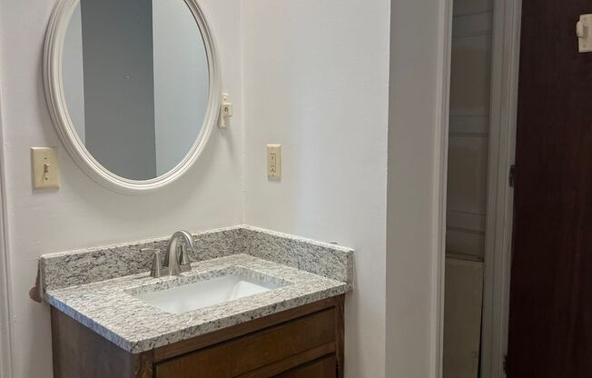 2 beds, 1 bath, 940 sqft, $1,325, Unit E7