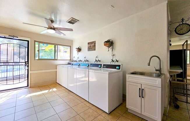 2 beds, 1 bath, $2,525, Unit 87
