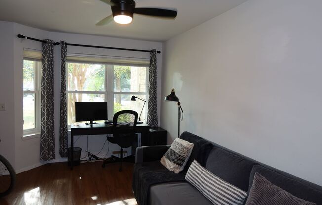 Hyde Park Country Condo - Furnished - 1BD/1BA - Covered Parking -Close to Everything