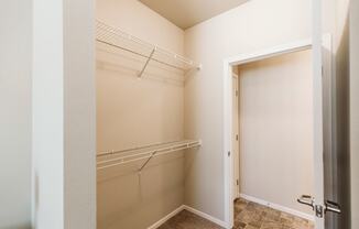 Diamond Bend Apartments | Closet