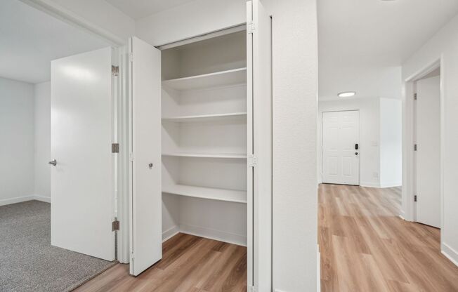 2 beds, 1.5 baths, 975 sqft, $1,749, Unit F-36