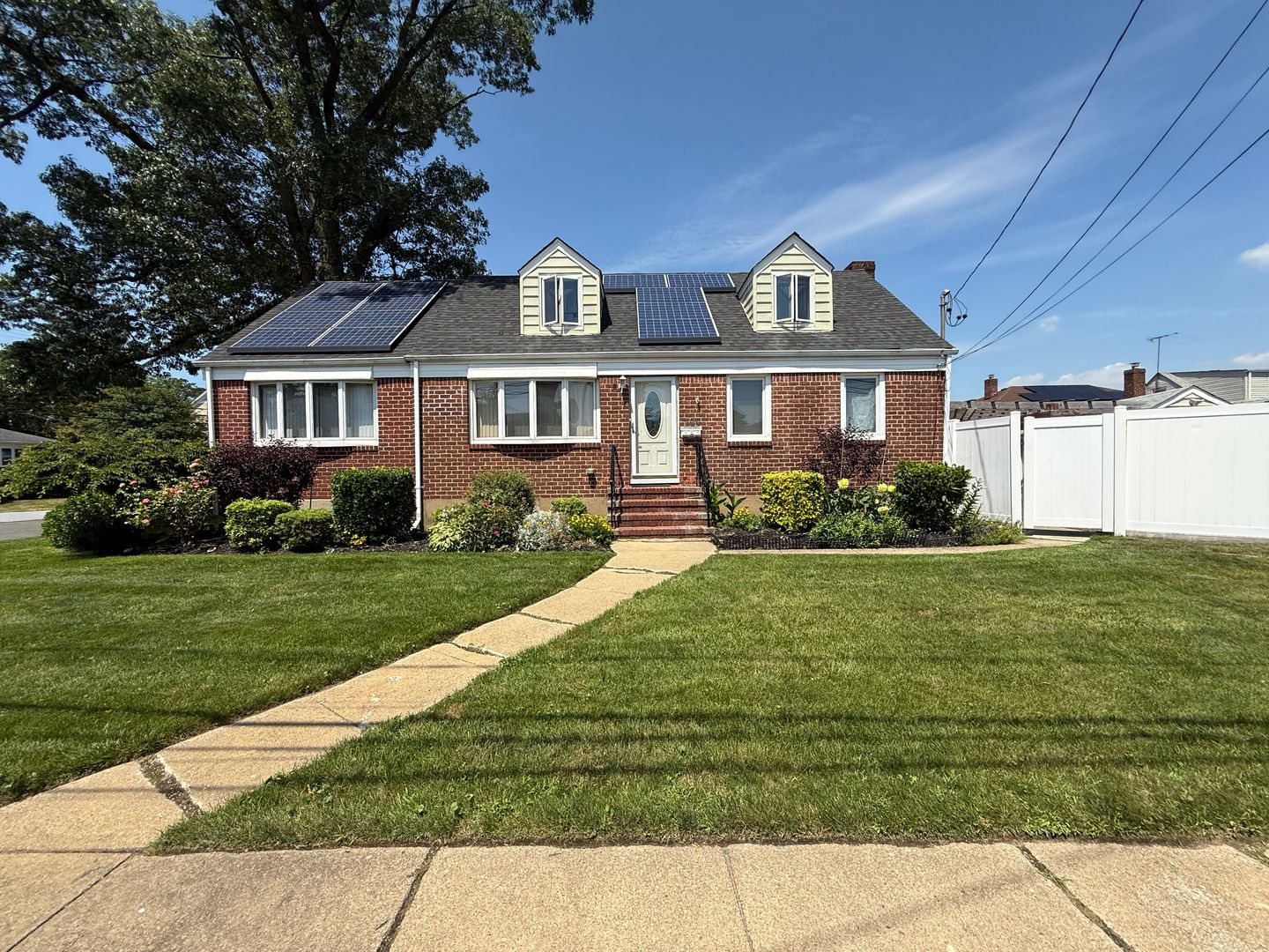 Fantastic 4 Bed/1.5 Bath Home in Valley Stream!