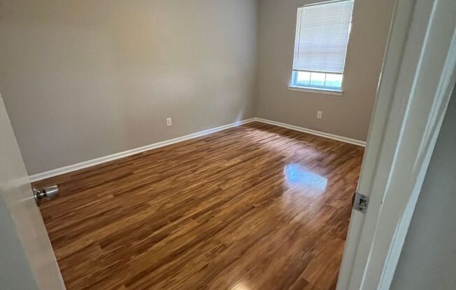 FALL MOVE-IN SPECIAL: $500 OFF 1st MONTH'S RENT!**