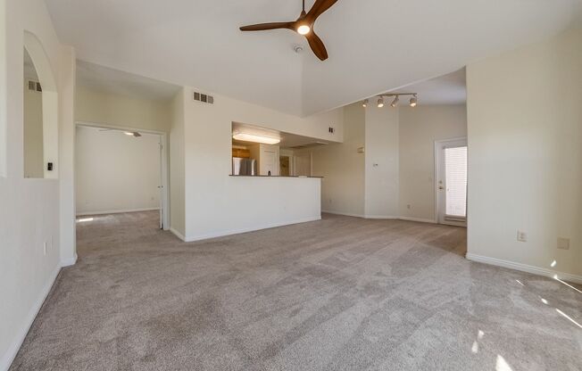 2 beds, 1 bath, $1,750, Unit # 2093