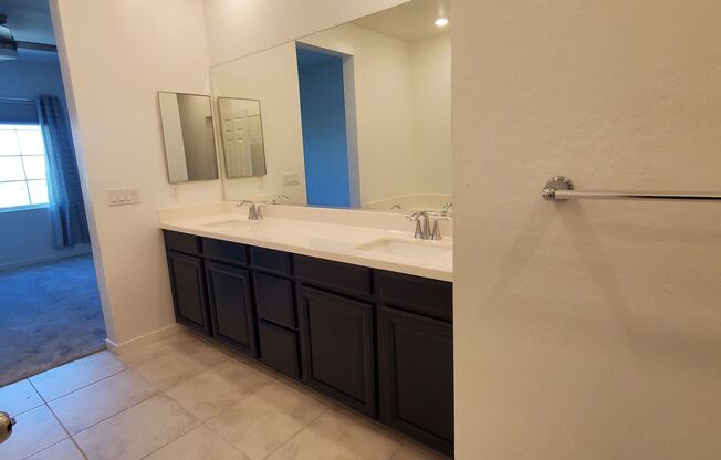 3 beds, 2.5 baths, $1,850, Unit UNIT 21102