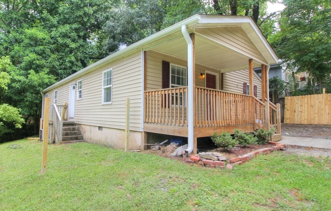 4 bed/2 Bath w/Fenced Yard in Prime Durham Location!