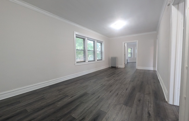 5818 W BERTEAU