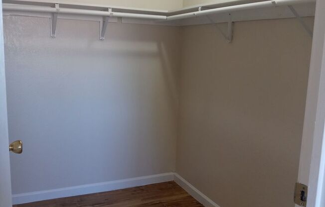 1 bed, 1 bath, 620 sqft, $1,300, Unit 3220 Q