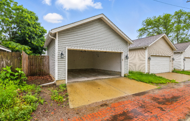 2138 W 41 ST