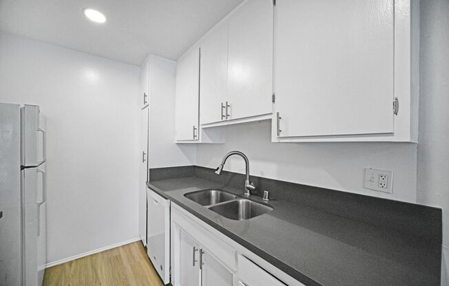 1 bed, 1 bath, 700 sqft, $1,998, Unit 53