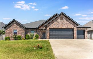 Spacious 4-Bedroom Rental with Modern Comforts in Prime Bentonville Location