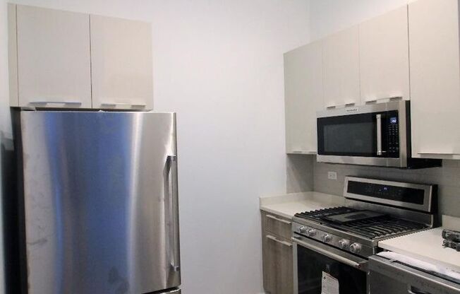 2 beds, 2 baths, $2,975, Unit 302