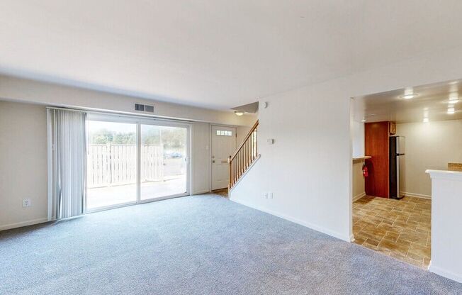 Living/Dining Area Classic (2BD,2BA 1037SF)