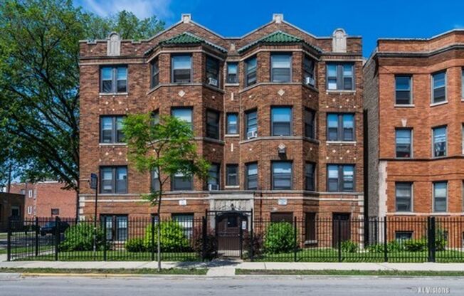116-18 S California Ave