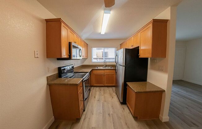 2BR/1BA Clairemont Condo Freshly Painted, New Vinyl Plank Flooring Throughout Patio, 1 Parking Space