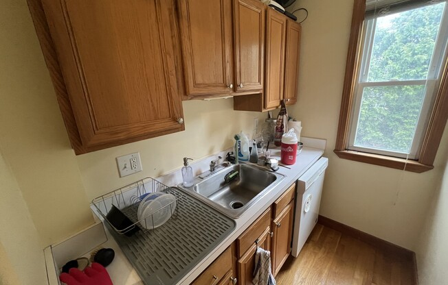 3 beds, 1 bath, $3,995, Unit 2