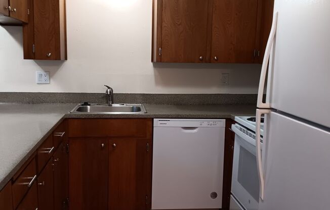 2 beds, 1.5 baths, 1,050 sqft, $2,049, Unit 214-776C