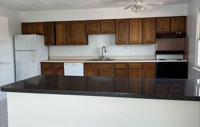 2 beds, 1 bath, $2,200, Unit Unit B