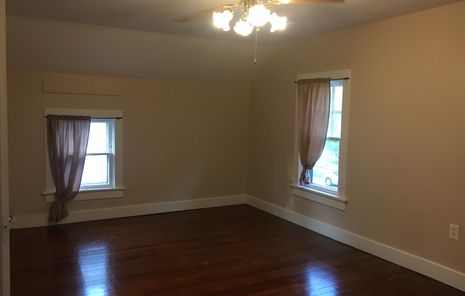 2 beds, 1 bath, $895