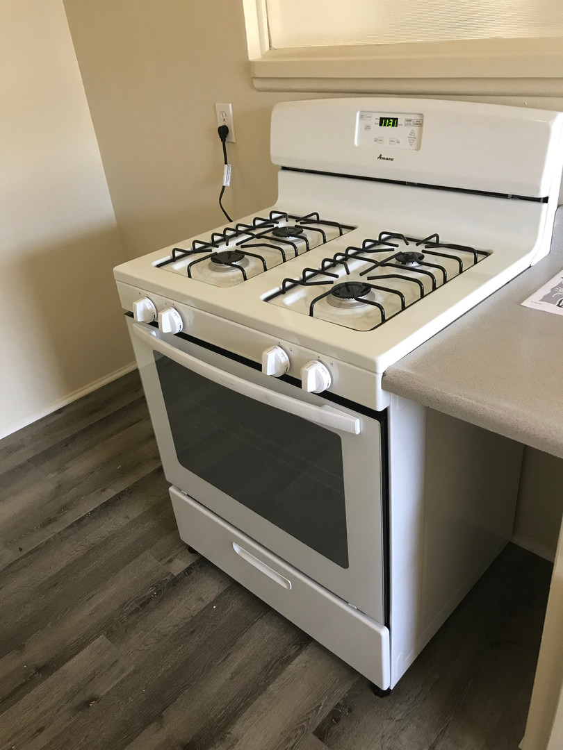 ONE BEDROOM APARTMENT UPPER UNIT IN LONG BEACH--CALL US TODAY!