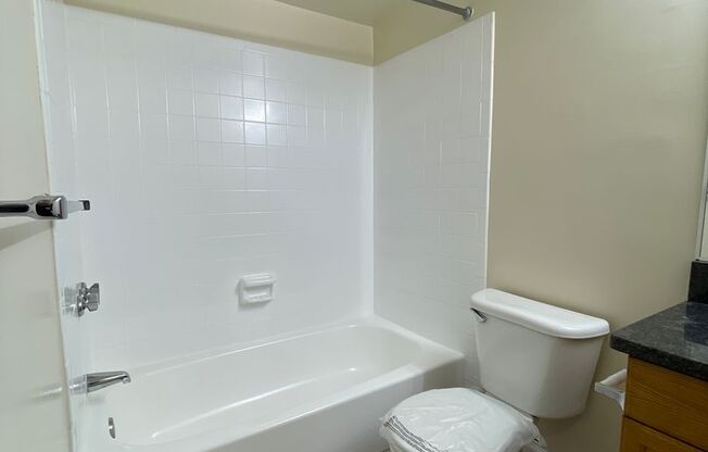 2 beds, 2 baths, 1,000 sqft, $1,975, Unit 14200 #104