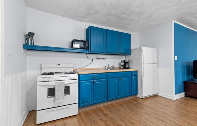 2 beds, 1 bath, 700 sqft, $1,475, Unit Unit D