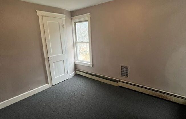 3 beds, 1 bath, $1,100