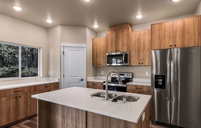 Welcome to the Ridge! 3 Bedroom Home for Rent NOW!
