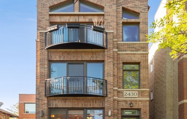2430 W IOWA ST