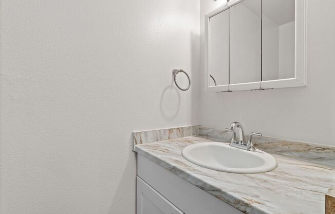 2 beds, 1.5 baths, 925 sqft, $1,705, Unit G-104