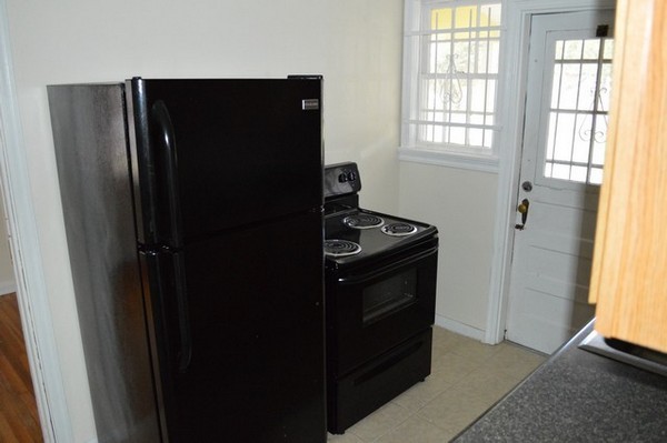 2 beds, 1 bath, $1,400