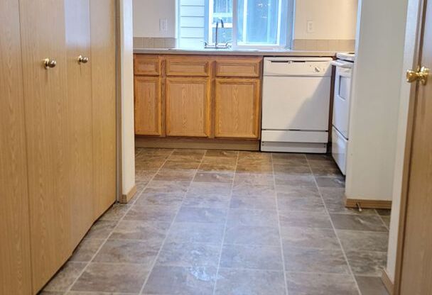 2 beds, 2 baths, 956 sqft, $1,599, Unit 117