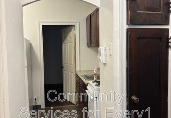 2425 DELAWARE AVE