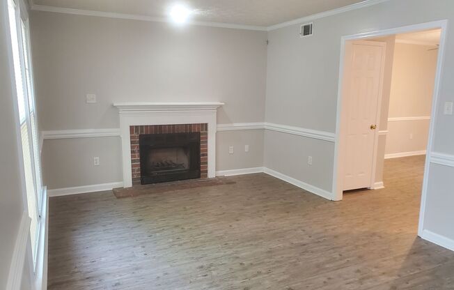 Lovely 2BD/1.5BA, Southside Savannah townhome, walking distance to Savannah Mall and GSU!!